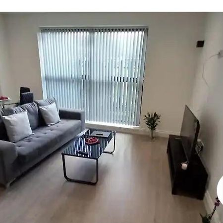 Lovely 2-Bedrooms With Free Parking Canvey Island ภายนอก รูปภาพ