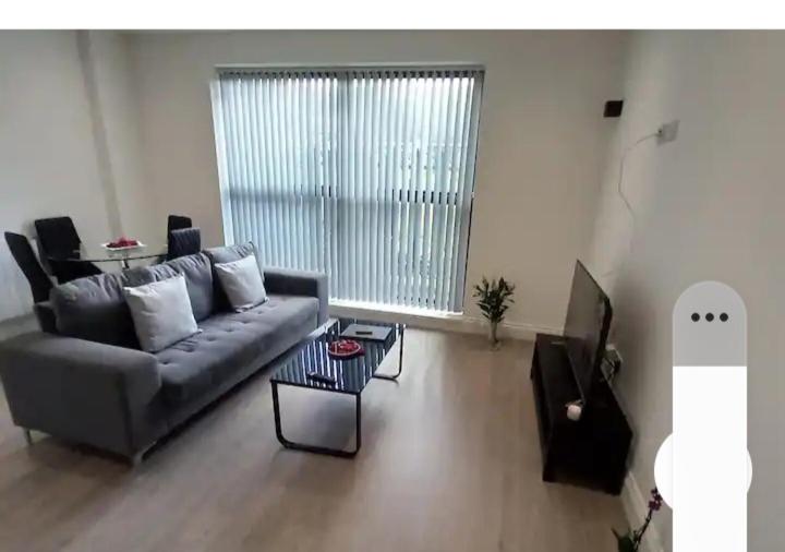 Lovely 2-Bedrooms With Free Parking Canvey Island ภายนอก รูปภาพ
