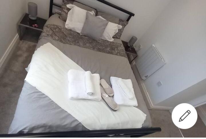Lovely 2-Bedrooms With Free Parking Canvey Island ภายนอก รูปภาพ